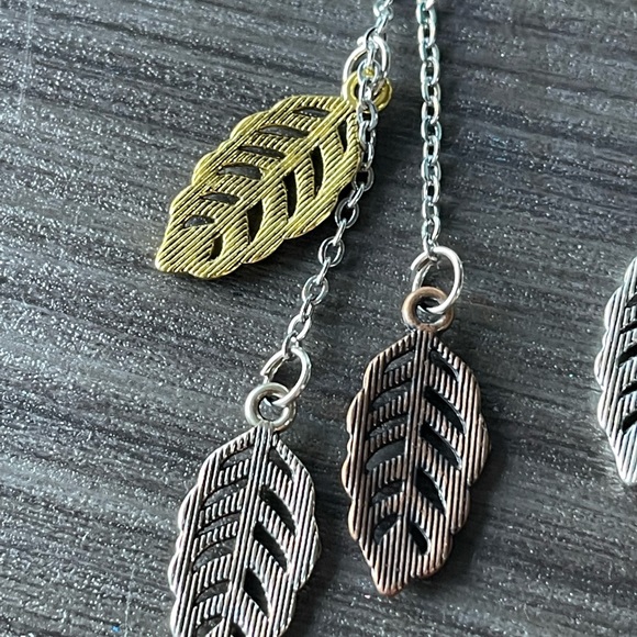 Multi colored metal silver and gold leaf earrings - Picture 2 of 2